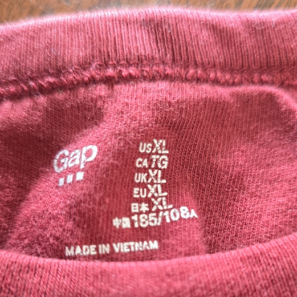 GAP Men's Burgundy Long Sleeve Tee‎ - Picture 2 of 3